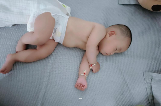 伊川怀孕肚子撑的难受